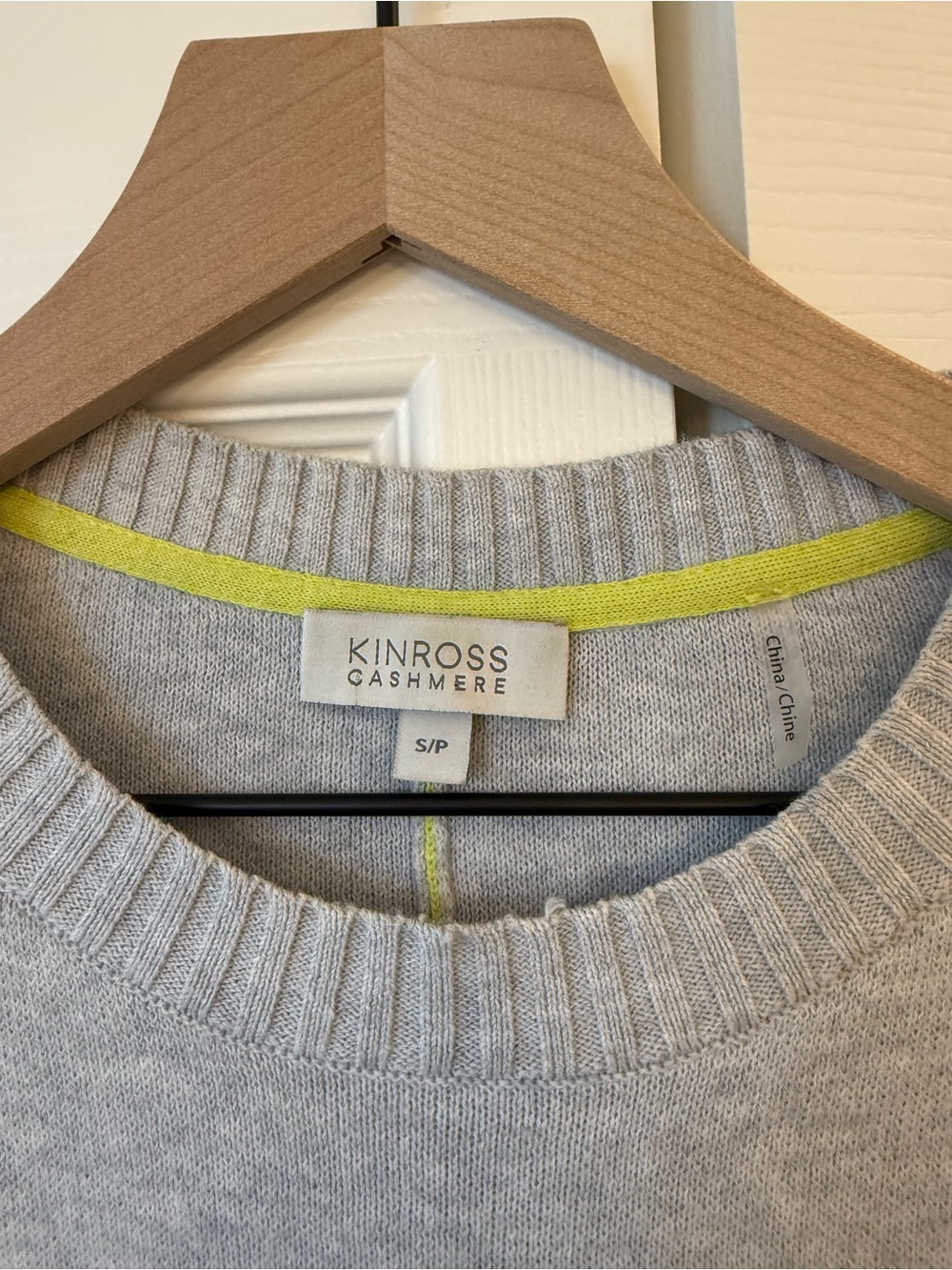 Kinross cashmere sweater - Picture 2 of 8
